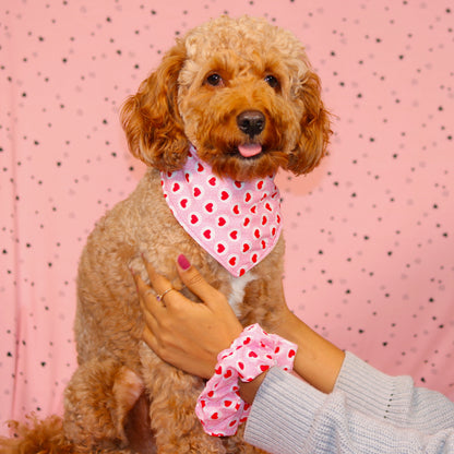 Bandana double face à clipser avec cœur rose et initiale | Bandana Saint-Valentin