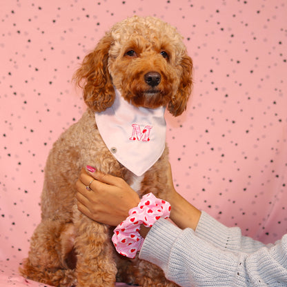 Bandana double face à clipser avec cœur rose et initiale | Bandana Saint-Valentin